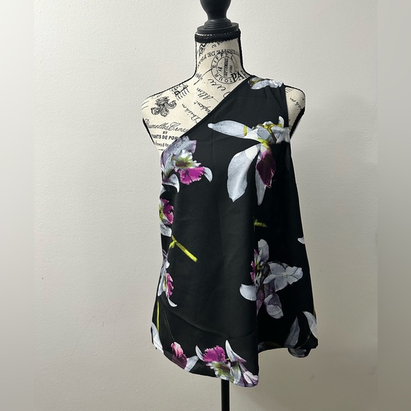 One Shoulder Black & Floral Top NY & Co. - Picture 3 of 8